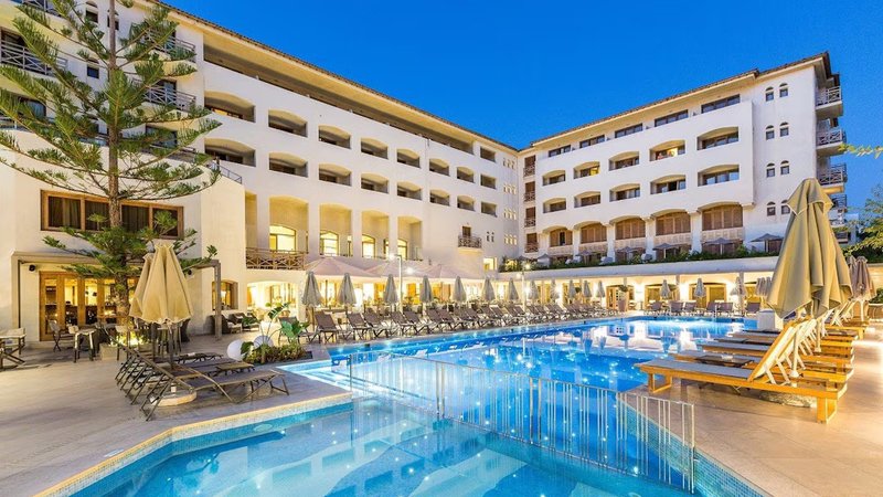 Theartemis Palace