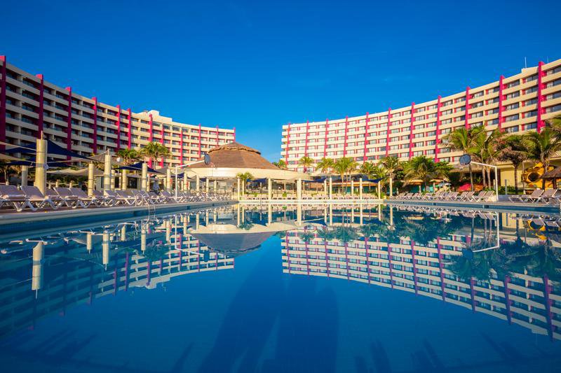 Crown Paradise Club Cancun