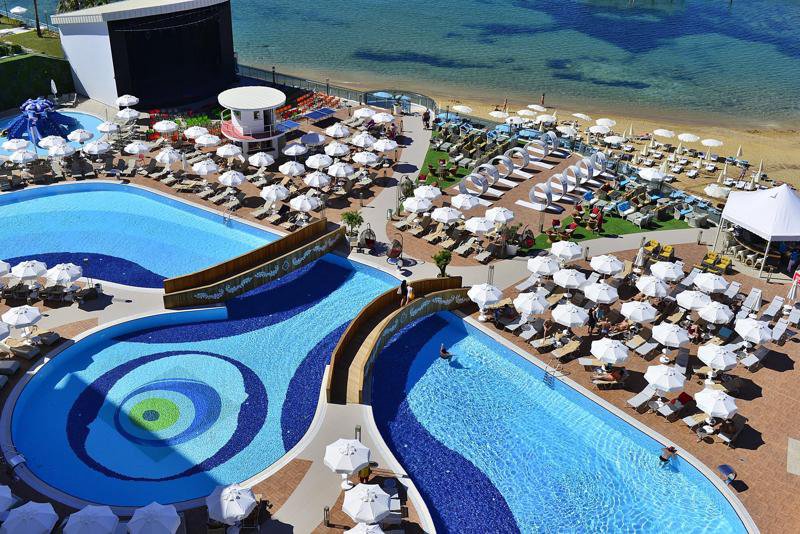 Azura Deluxe Resort & SPA Hotel