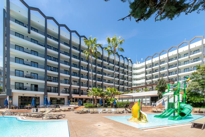 Golden Avenida Family Suites